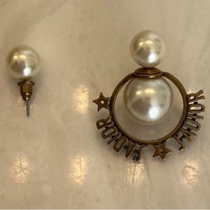 Designer inspired asymmetric tribales pearl earrings.